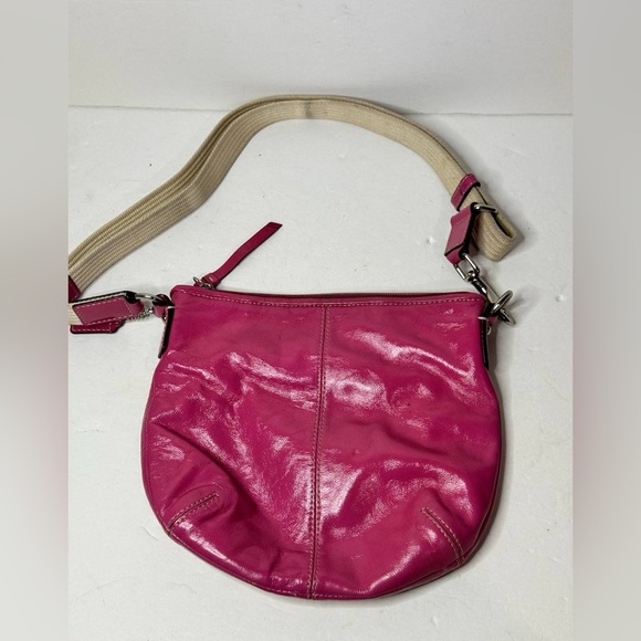 COACH Pink Patent Leather SOHO Swing Pack Purse Crossbody -very good condition - Picture 4 of 9